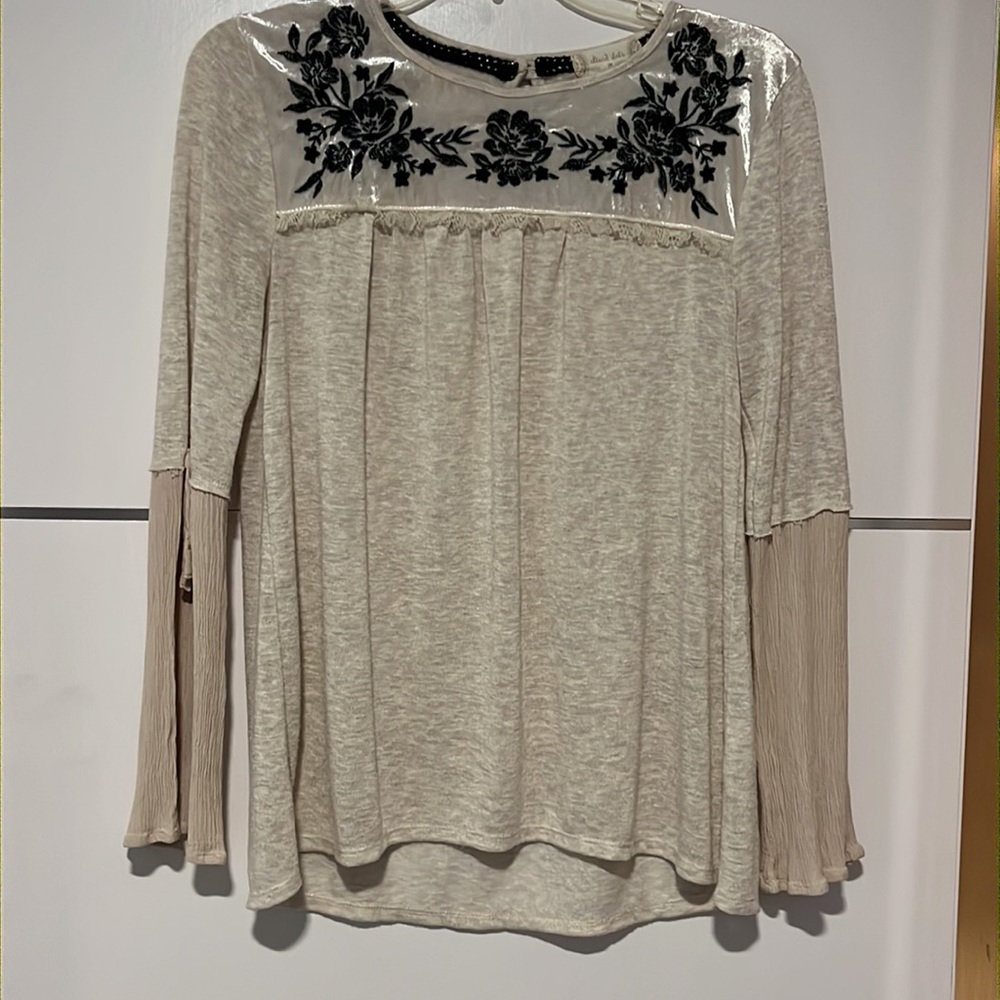 Altar’s State top